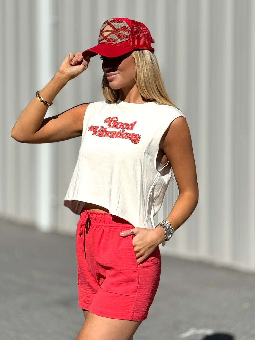 summer tee, summer short sleeve, graphic short sleeve top, lake outfits, concert outfits, weekend outfits, red short outfits