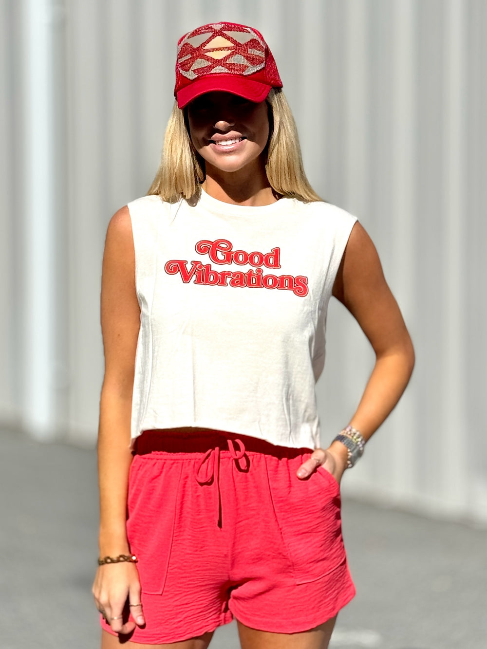 summer tee, summer short sleeve, graphic short sleeve top, lake outfits, concert outfits, weekend outfits, red short outfits