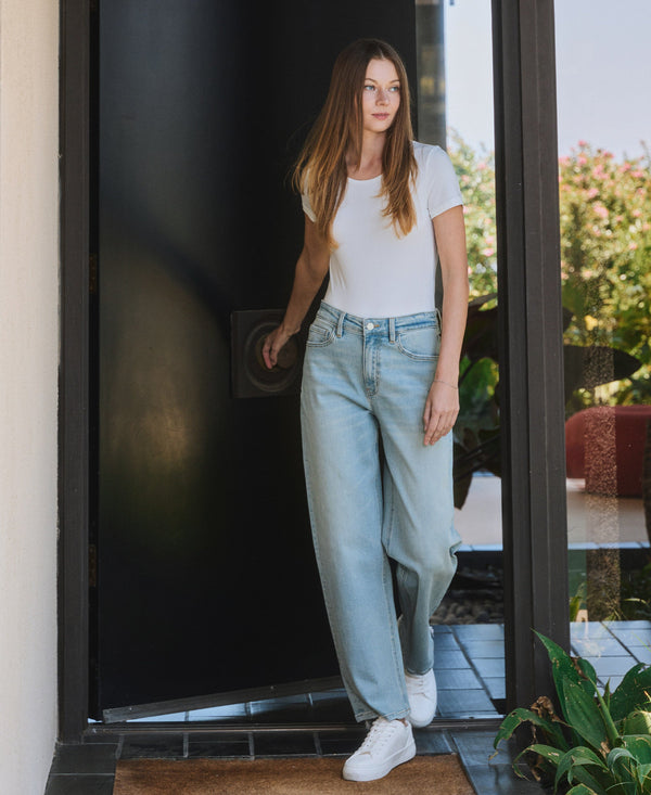 High Rise Ankle Barrel Jeans